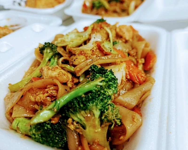 Pad Siew from Shaba Thai Cuisine - Thai food delivery to Colony, Winnipeg, MB